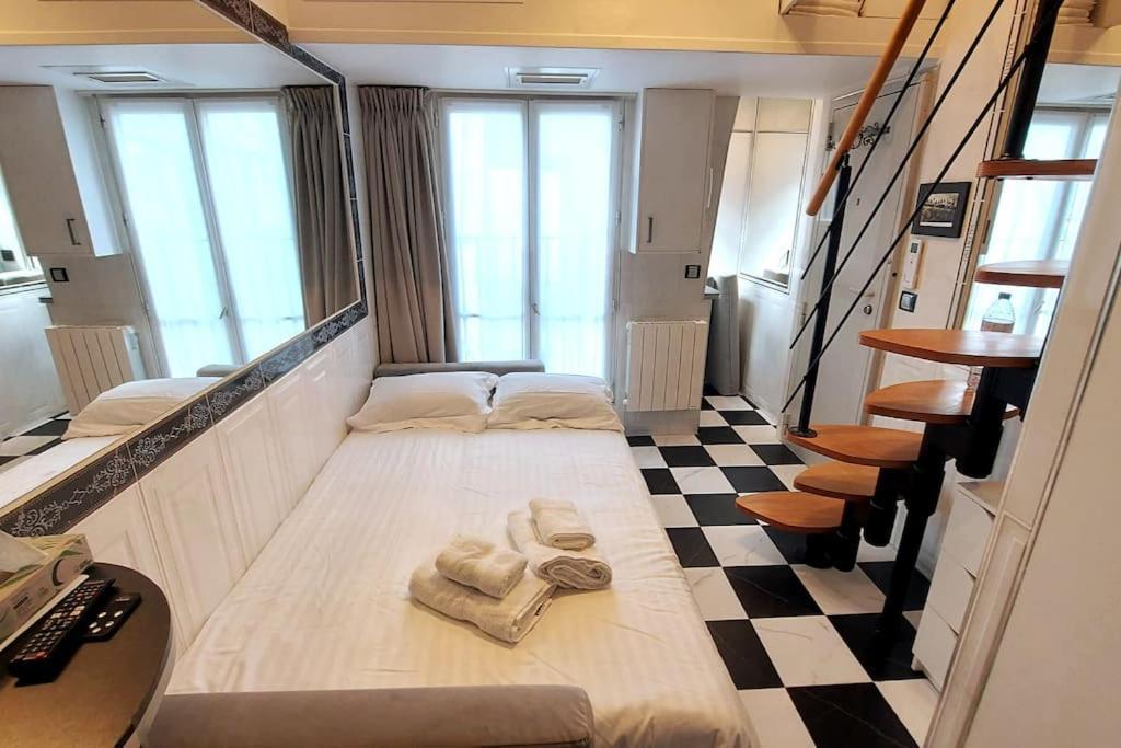 Duplex Notre-Dame De Paris Apartment Exterior photo